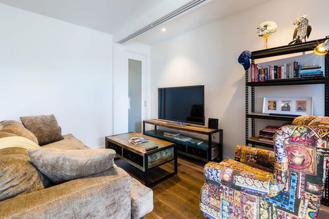 MAXINE, 1BDR Collingwood Apartment - Holiday Sunshine Coast 2