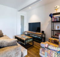 MAXINE 1BDR Collingwood Apartment - Holiday Sunshine Coast