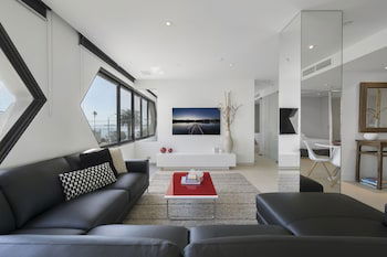 ELAINE, 2BDR St.Kilda Apartment - Holiday Sunshine Coast 0