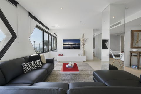 ELAINE, 2BDR St.Kilda Apartment - Holiday Sunshine Coast 1