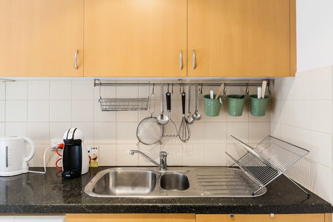 NAOMI, 2BDR South Melbourne Apartment - Holiday Sunshine Coast 2