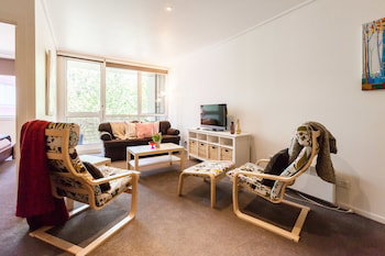 NAOMI, 2BDR South Melbourne Apartment - Holiday Sunshine Coast 1