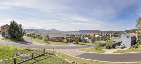 Ned Kelly's Retreat - Sophisticated Style With Modern Convenience And Magical Outlook - Sunshine Coast Tourism 1