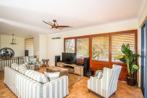 Absolute Beachfront Holiday House - Sunshine Coast Tourism 4