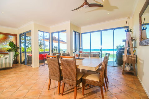 Absolute Beachfront Holiday House - Sunshine Coast Tourism 6