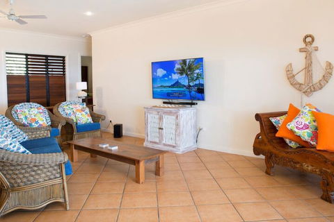 Absolute BeachFront Bliss @ Newell Beach - Holiday Sunshine Coast 5
