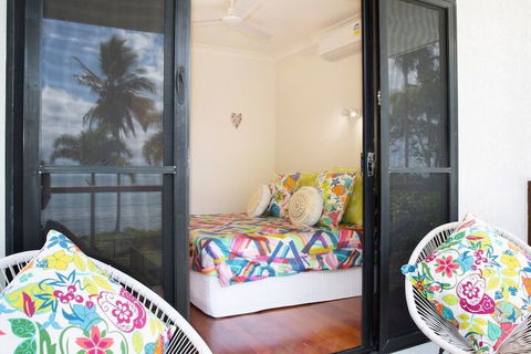 Absolute BeachFront Bliss @ Newell Beach - Holiday Sunshine Coast 6