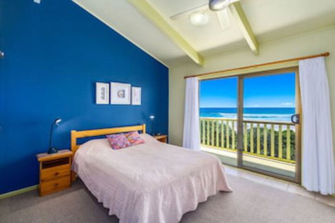 Sandpiper Beach Front House - Holiday Sunshine Coast 0