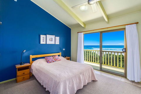Sandpiper Beach Front House - Holiday Sunshine Coast 4