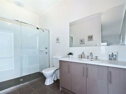 Seas The Day - Holiday Sunshine Coast 1