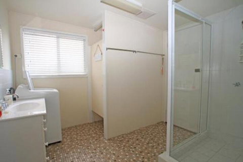 The Beach House In Berrara - Holiday Sunshine Coast 7