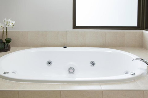 Lake Daylesford Lodge 7 - Holiday Sunshine Coast 3