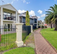 Port Adelaide Harbourside Home - Sunshine Coast Tourism