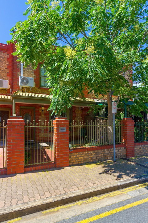 Adelaide Style Accommodation Near City - Sunshine Coast Tourism 0