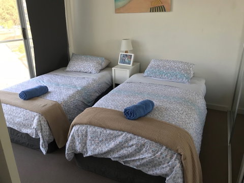 Marina View Apartment On The Maribyrnong River, Melbourne - Holiday Sunshine Coast 6