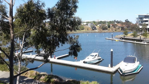 Marina View Apartment On The Maribyrnong River, Melbourne - Holiday Sunshine Coast 3