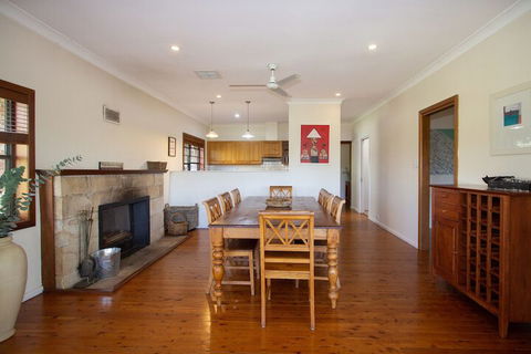 Stay In Mudgee - Holiday Sunshine Coast 6