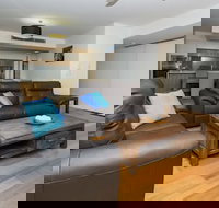 Maggies Beachfront Apt. 4 - Holiday Sunshine Coast