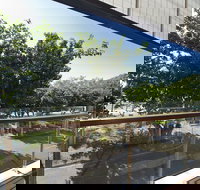 Maggies Beachfront Apt. 5 - Holiday Sunshine Coast