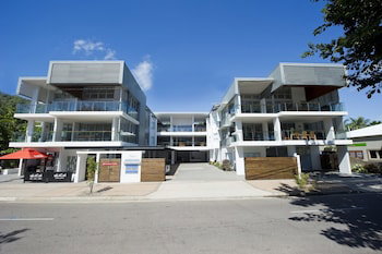 Maggies Beachfront Apt. 5 - Holiday Sunshine Coast 2