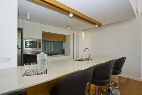 Maggies Beachfront Apt. 5 - Holiday Sunshine Coast 3