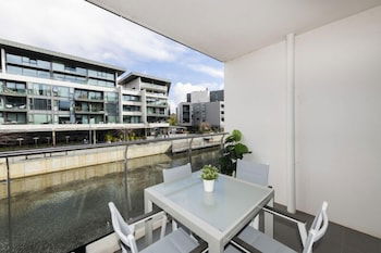 Accommodate Canberra - Lakefront - Holiday Sunshine Coast 3