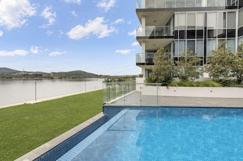 Accommodate Canberra - Lakefront - Holiday Sunshine Coast 4