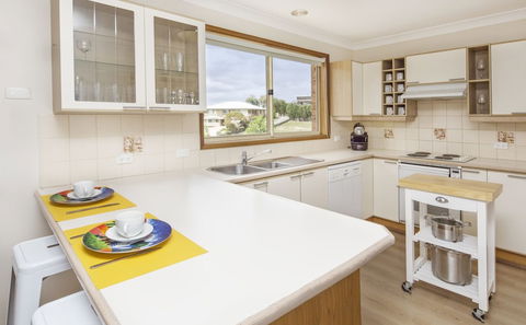 Mountain Lodge - Sunshine Coast Tourism 3