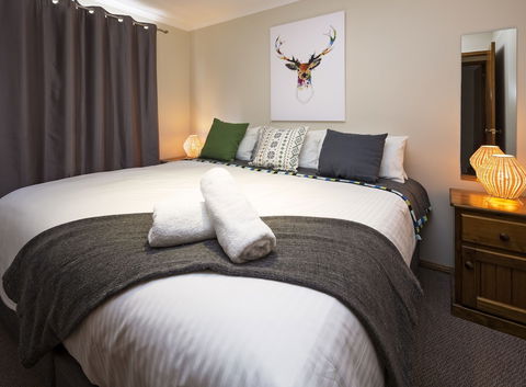 Mountain Lodge - Sunshine Coast Tourism 2