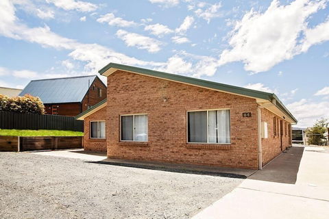 Mountain Lodge - Sunshine Coast Tourism 1