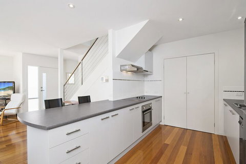 Bask At The Glade - Rejuvenate Stays - Holiday Sunshine Coast 3