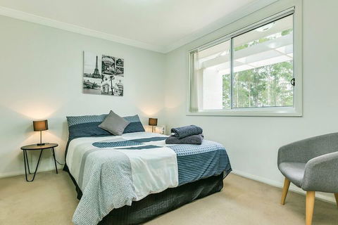 An Ideal Wine Country Getaway Villa - Holiday Sunshine Coast 5