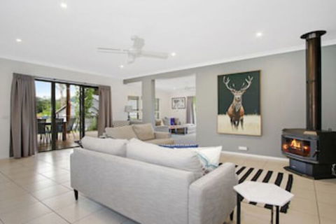 Always Bright - A Bright Escape - Holiday Sunshine Coast 0