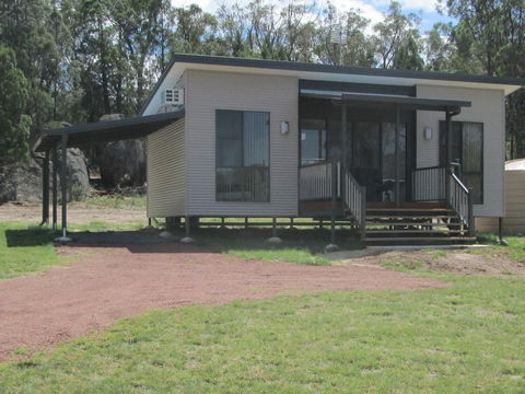 Just Red Wines Vineyard Cabins - Holiday Sunshine Coast 1