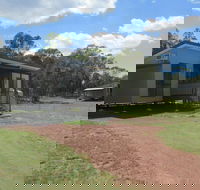Just Red Wines Vineyard Cabins - Holiday Sunshine Coast