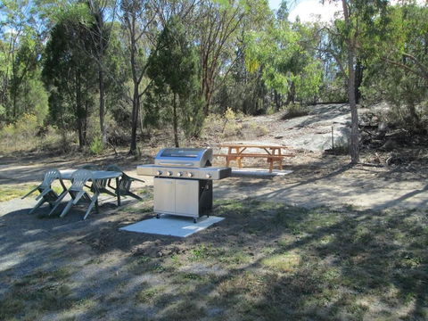 Just Red Wines Vineyard Cabins - Holiday Sunshine Coast 4