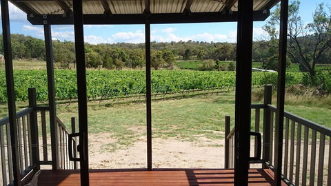 Just Red Wines Vineyard Cabins - Holiday Sunshine Coast 2