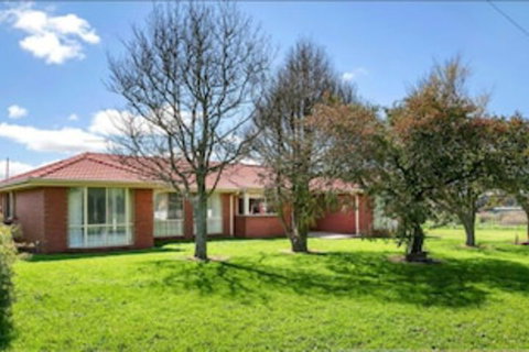 Impressive Hobby Farm Close In Bungaree - Sunshine Coast Tourism 0