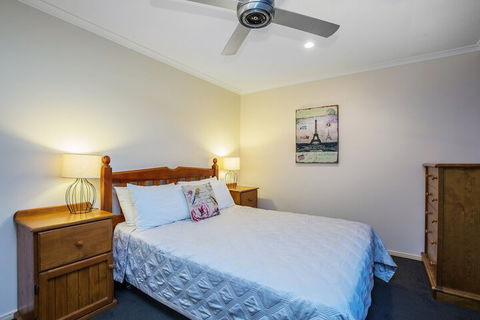 Anaheim Family Oasis - Holiday Sunshine Coast 2