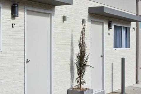 Gundagai Tourist Suites - Holiday Sunshine Coast 1