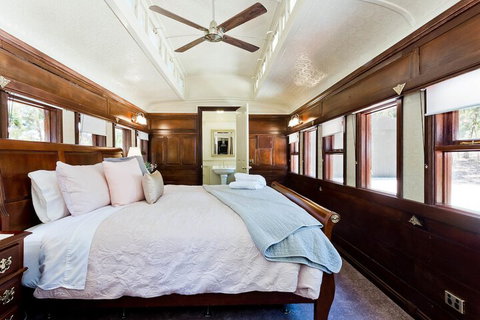 Oak Tree Cottage - Mundaring - Holiday Sunshine Coast 5