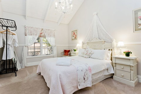 Oak Tree Cottage - Mundaring - Holiday Sunshine Coast 3