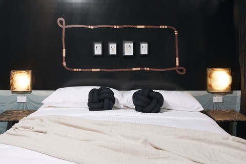 The Collectionist - Holiday Sunshine Coast 1