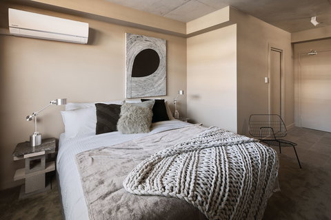 The Collectionist - Holiday Sunshine Coast 0