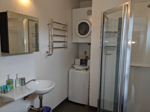 Hanover Bay Apartments - Sunshine Coast Tourism 3