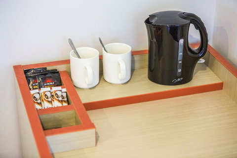 Nightcap At Rose & Crown Hotel - Holiday Sunshine Coast 4