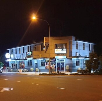 Gin Gin Budget Accommodation - Sunshine Coast Tourism 0