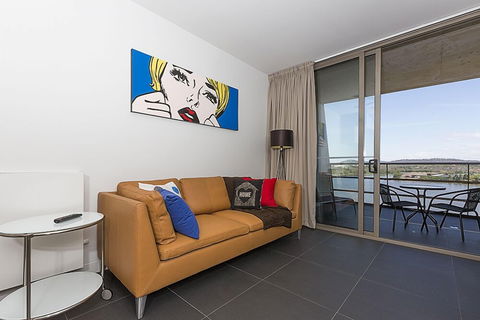 Accommodate Canberra - Nishi - Holiday Sunshine Coast 4