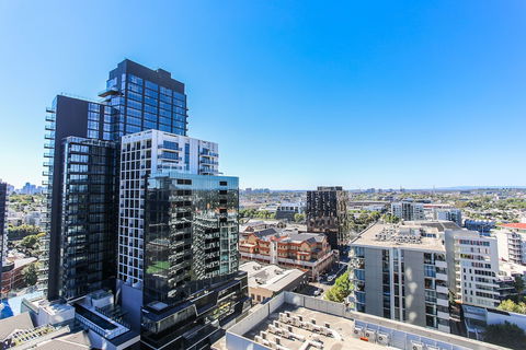 Urban Oasis - Designed Service Apartment - Holiday Sunshine Coast 5
