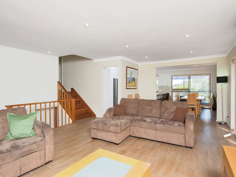 Neptunes Rest 55 Corrie Parade - Holiday Sunshine Coast 2